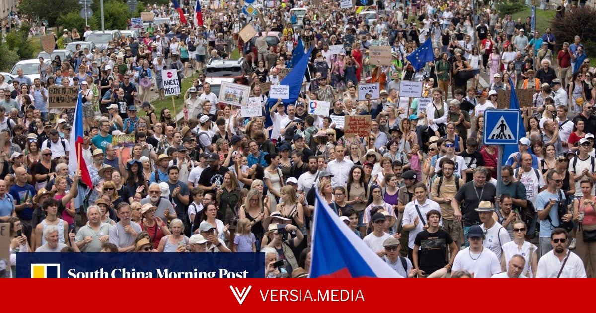 Thousands protest Czech government plan for public broadcaster funding