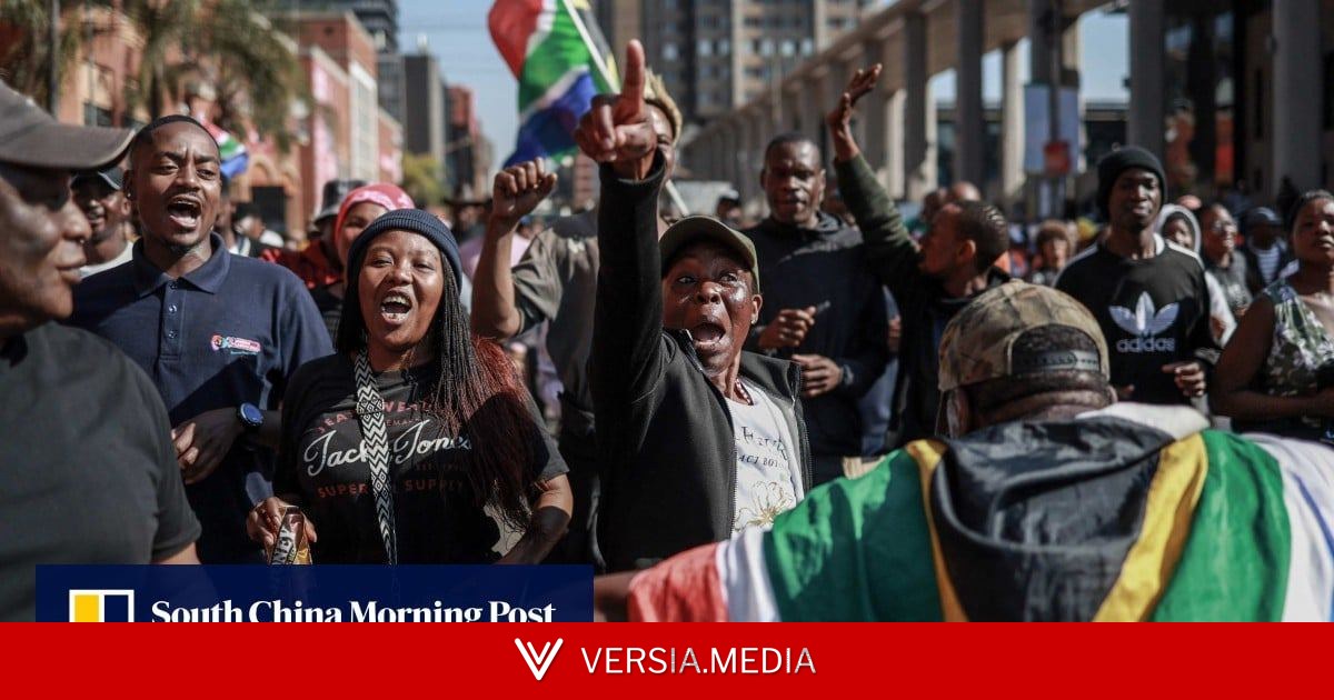 South Africa anti-migrant demos draw thousands, plus huge police presence